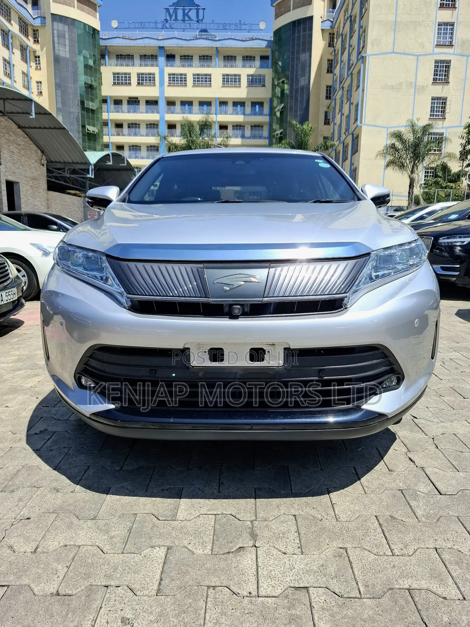 Toyota Harrier 2.5 Hybrid 4WD 2019 Silver
