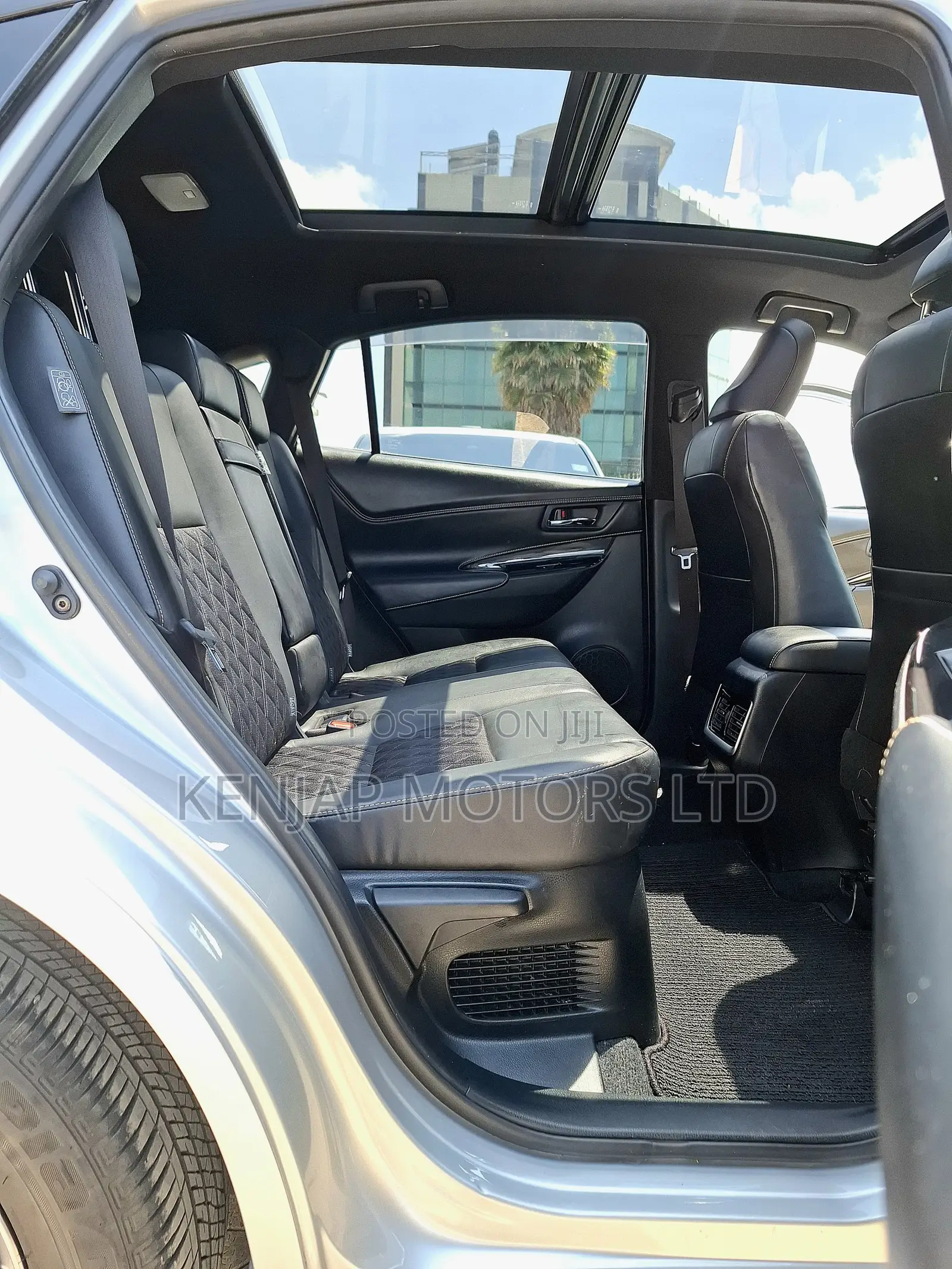 Toyota Harrier 2.5 Hybrid 4WD 2019 Silver