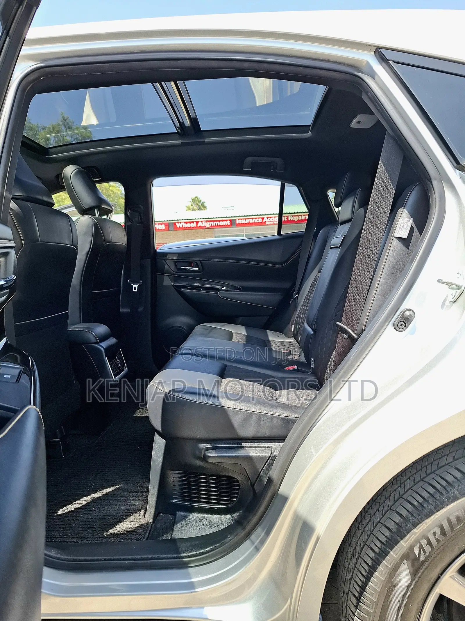 Toyota Harrier 2.5 Hybrid 4WD 2019 Silver