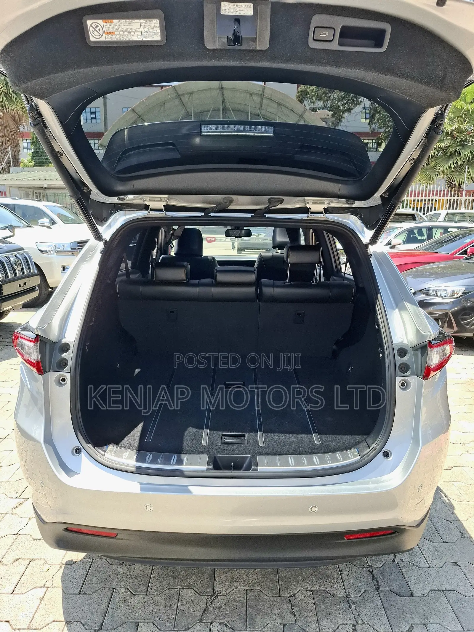 Toyota Harrier 2.5 Hybrid 4WD 2019 Silver