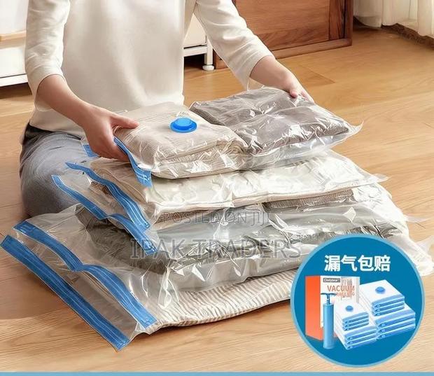 *5pcs Vacuum Storage Bags Plus Pump*