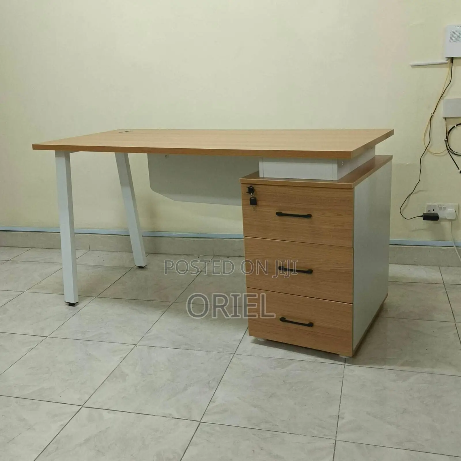 Office Desk : 1.4M Brown Office Staff Desk