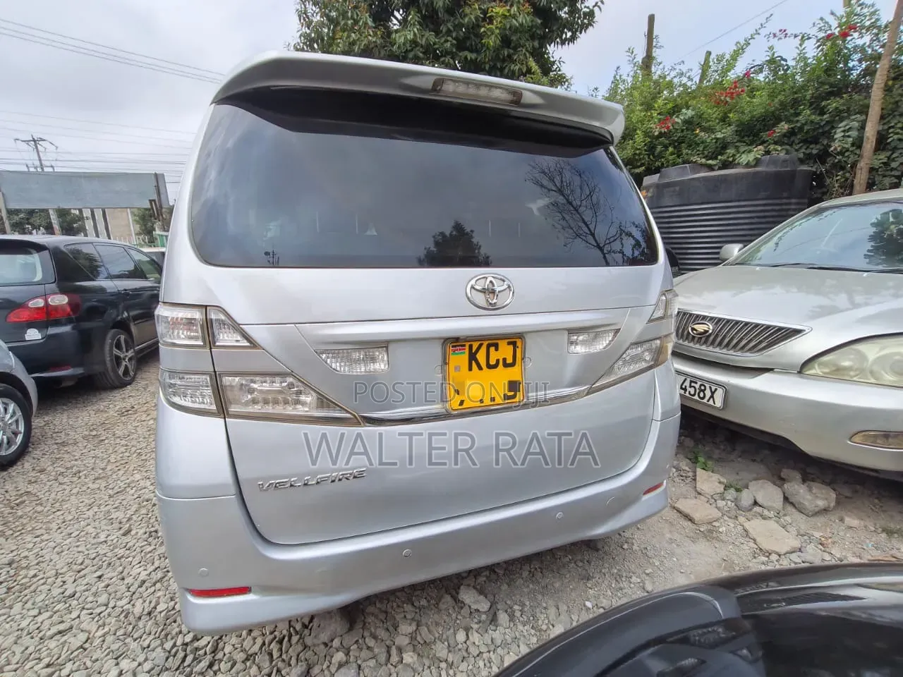 Toyota Vellfire 2009 Silver