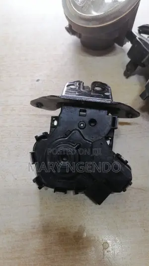 Mazda Demio Bootlock