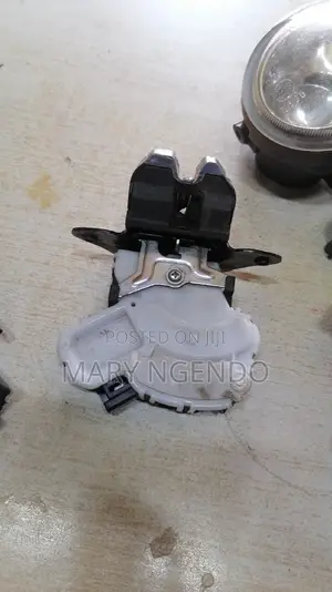 Mazda Demio Bootlock
