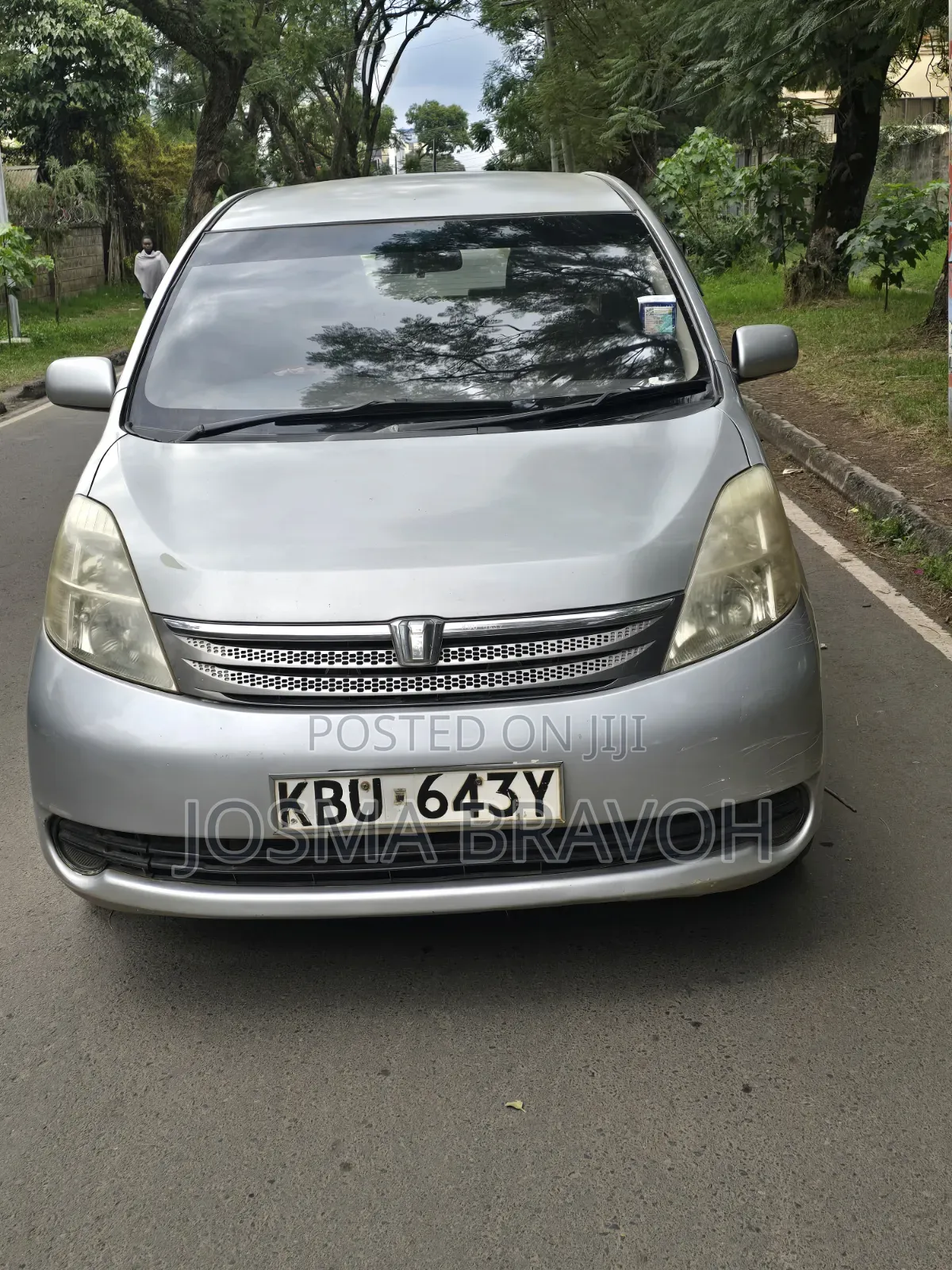 Toyota ISIS 2009 Silver