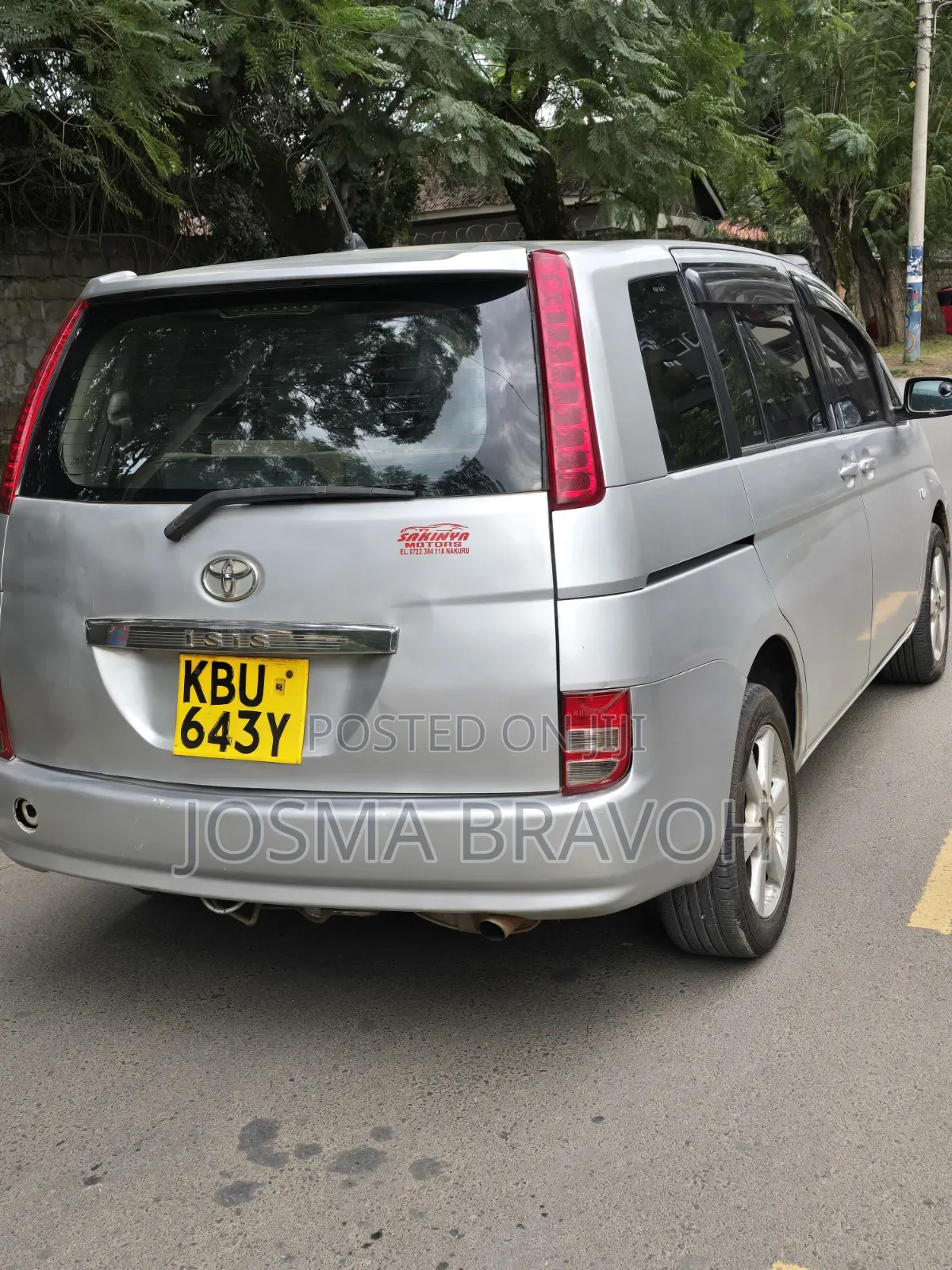 Toyota ISIS 2009 Silver