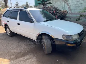 Toyota Corolla 1997 White