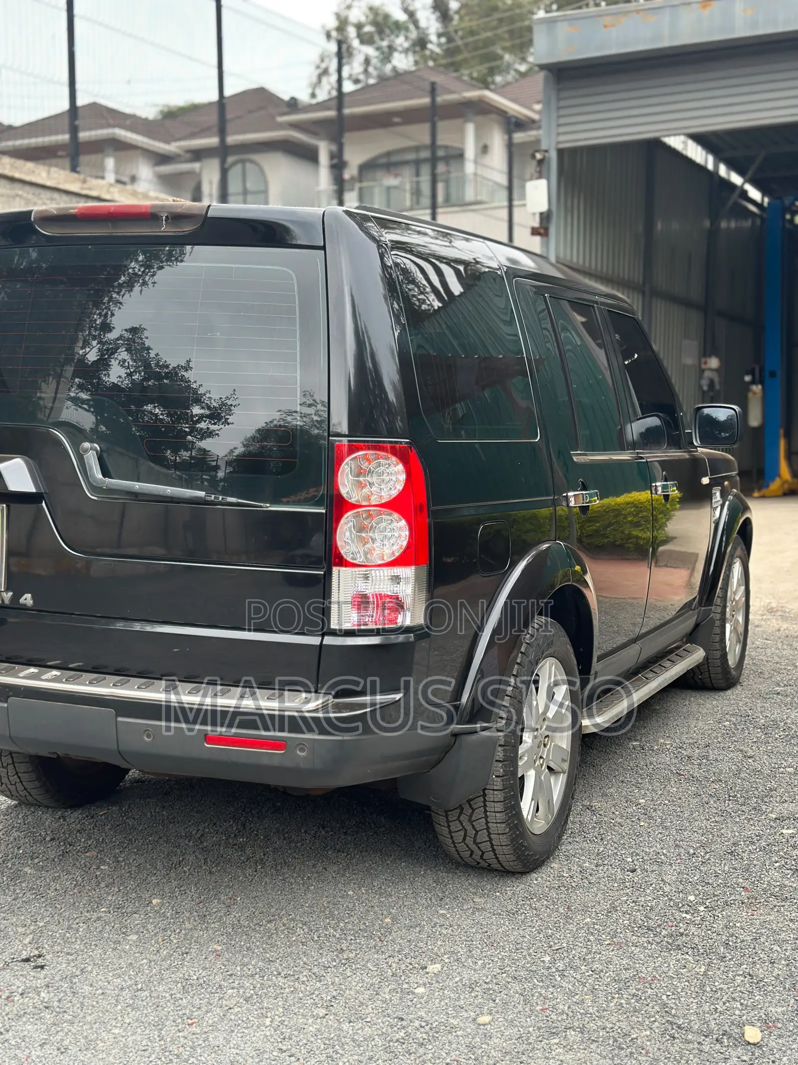 Land Rover Discovery 2011 Black