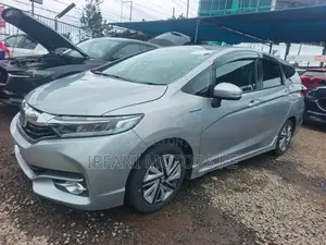 Honda Shuttle 1.5 Hybrid 2WD 2019 Silver