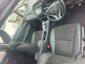 Honda Shuttle 1.5 Hybrid 2WD 2019 Silver
