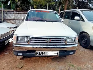 Toyota Hilux 1999 White