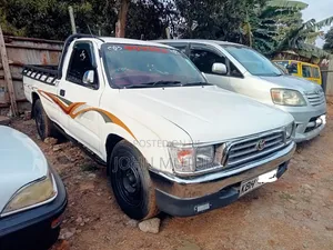 Toyota Hilux 1999 White