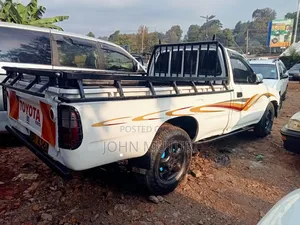 Toyota Hilux 1999 White
