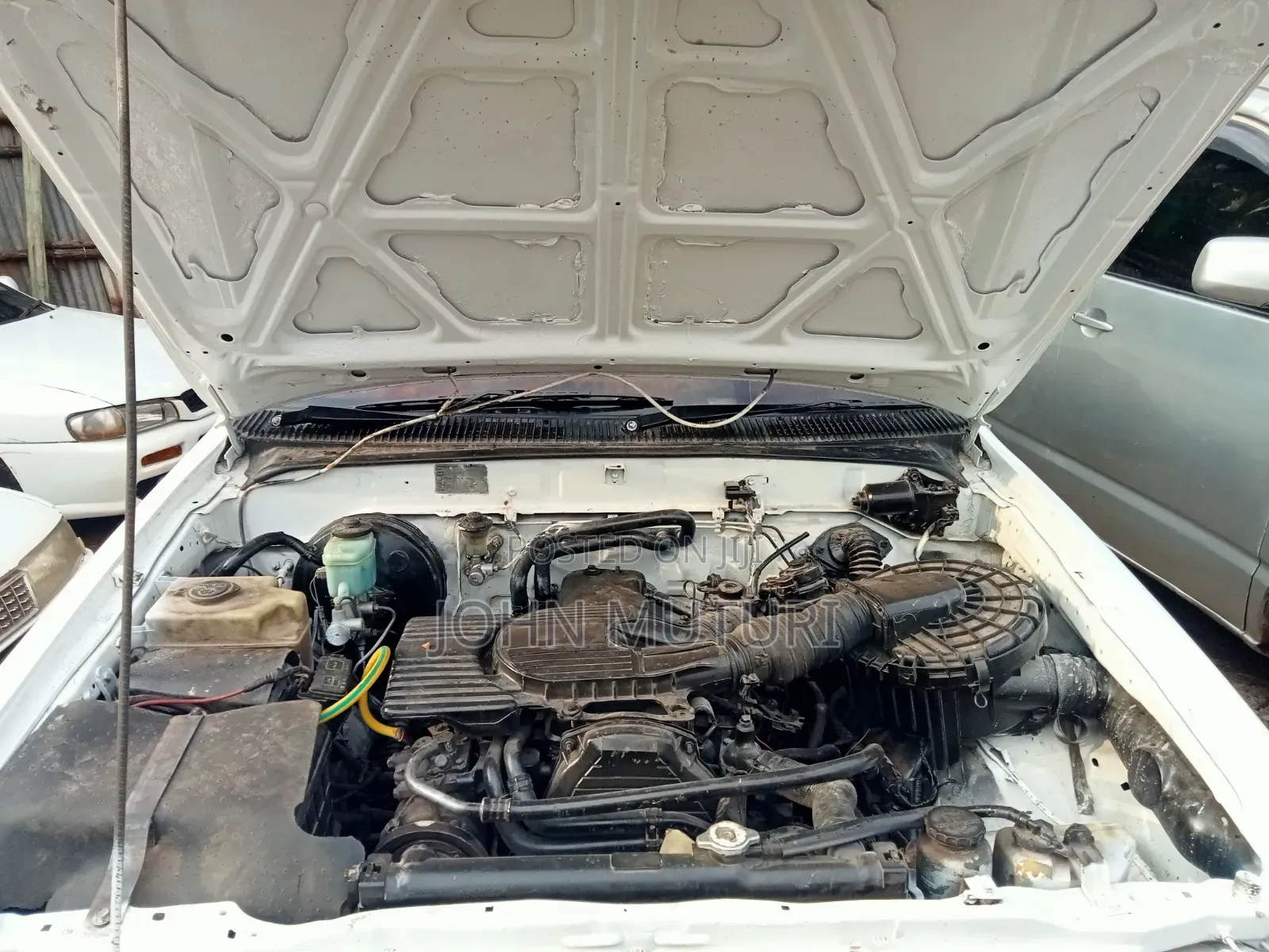 Toyota Hilux 1999 White