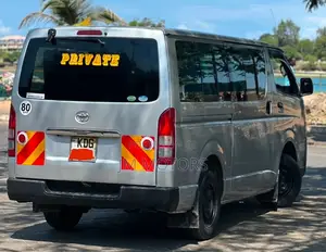 Toyota HiAce 2014 Silver