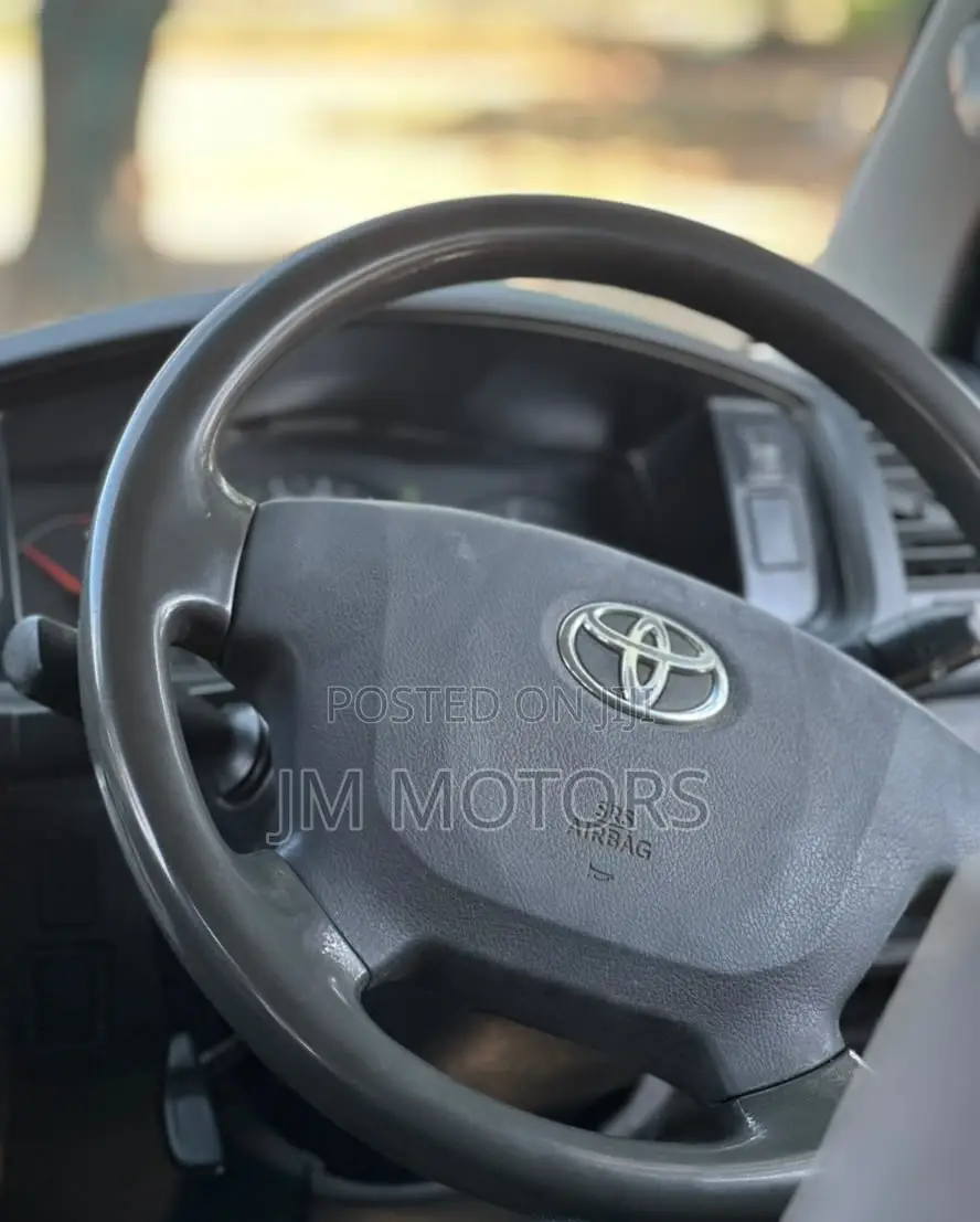 Toyota HiAce 2014 Silver