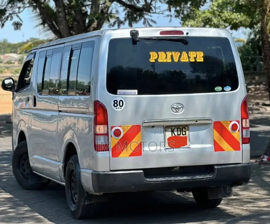 Toyota HiAce 2014 Silver