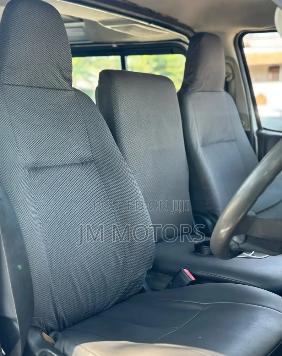 Toyota HiAce 2014 Silver