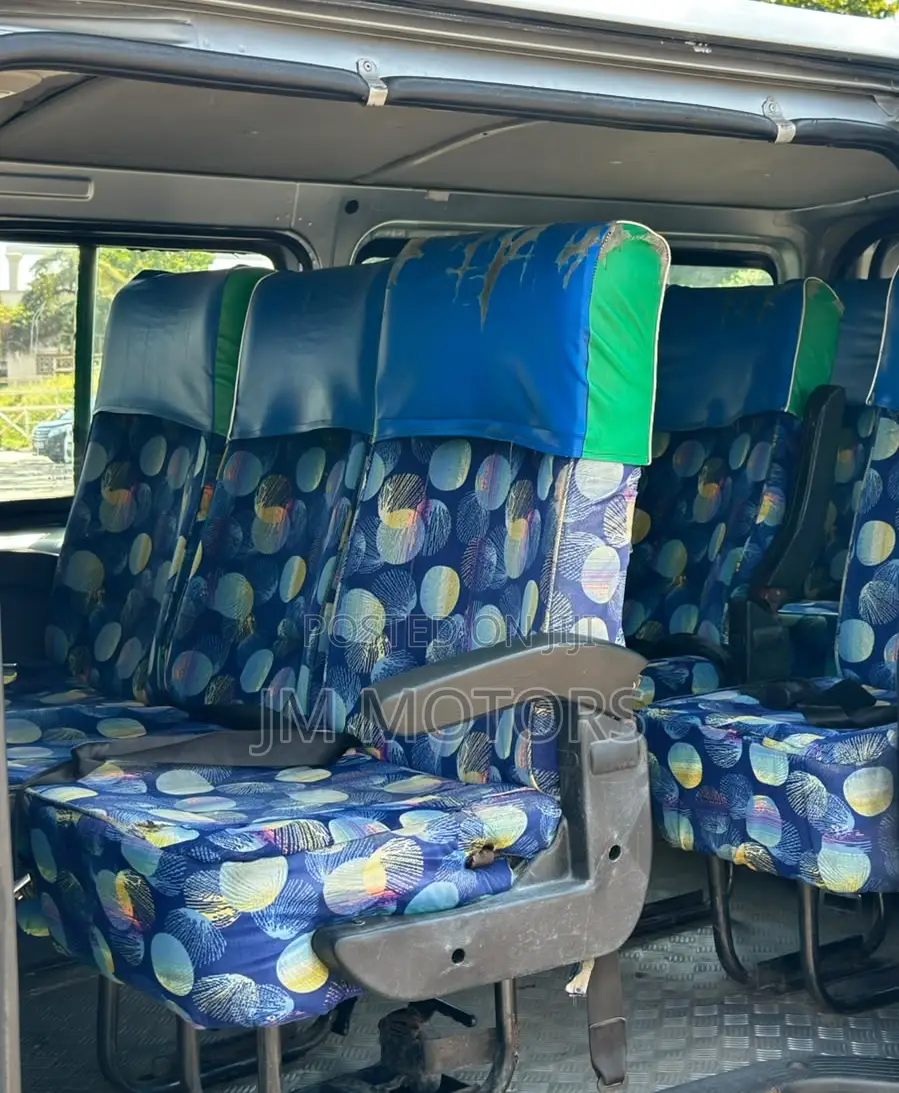 Toyota HiAce 2014 Silver