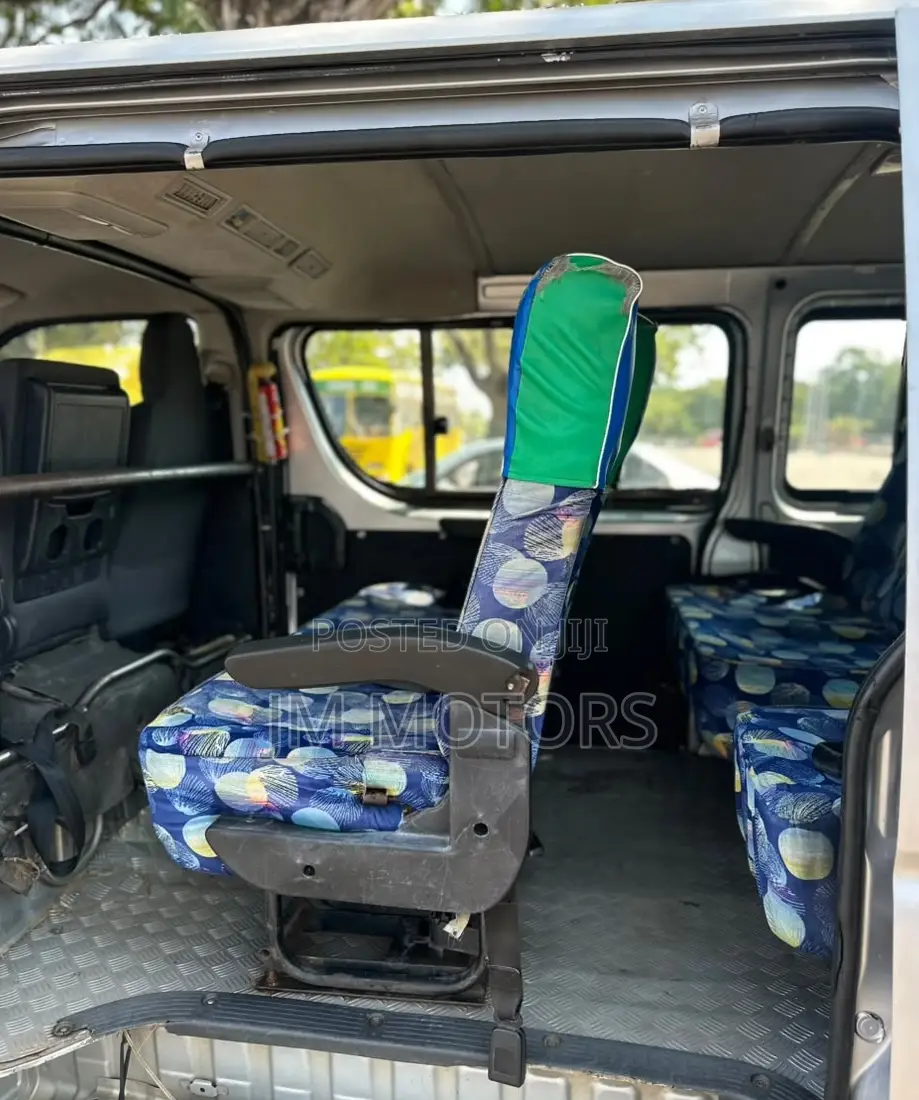 Toyota HiAce 2014 Silver