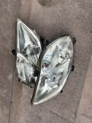 Toyota Auris Headlight Zenon (2005)