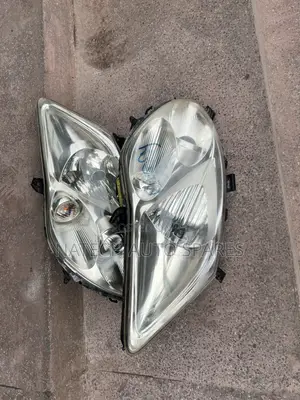 Toyota Auris Headlight Zenon (2005)