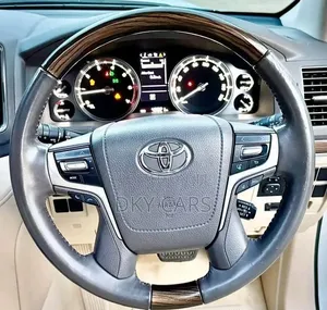 Toyota Land Cruiser 2019 Pearl