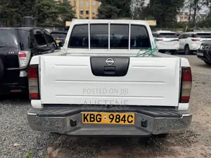 Nissan Hardbody 2009 White