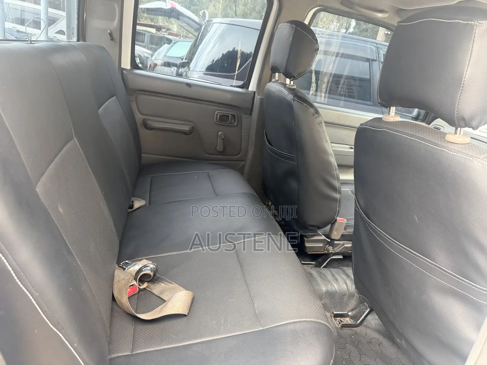 Nissan Hardbody 2009 White