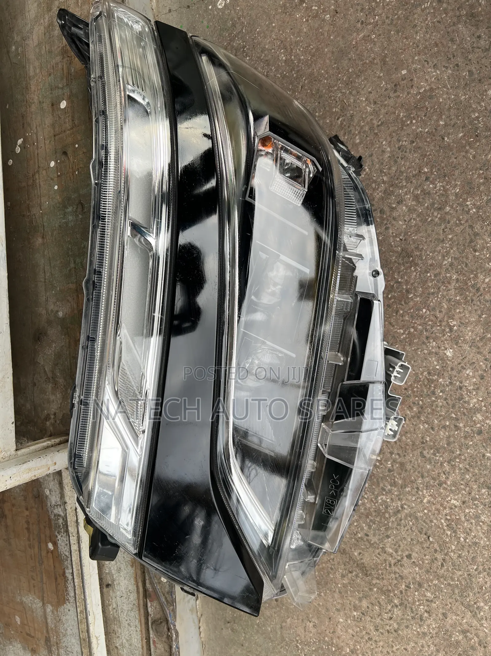 Toyota Voxy Headlight (2018)