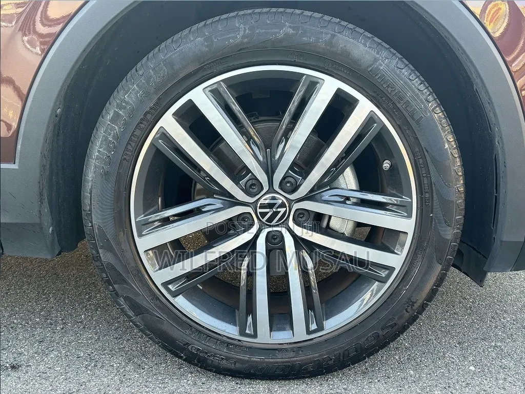 Volkswagen Tiguan 2021 Maroon