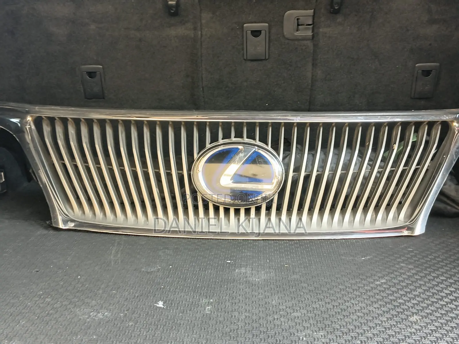 Rx 450h Grill and Fog Lights