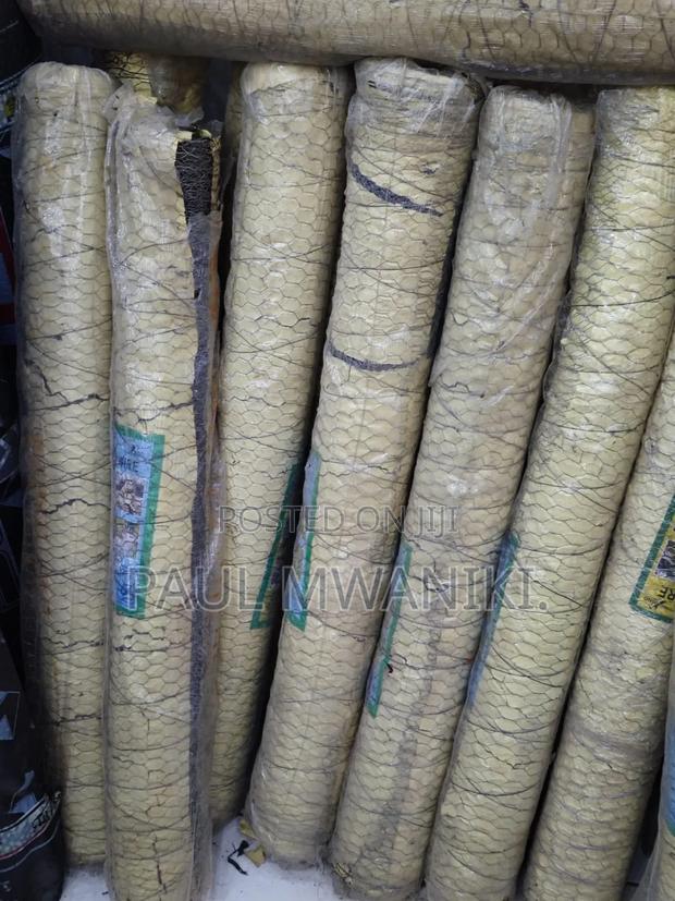 Galvanized Hexagonal Wire Mesh / Chicken Wire (1m X 30m Roll) - thumbnail 4