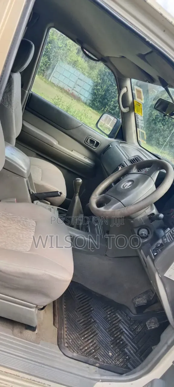 Nissan Patrol 2005 Gold