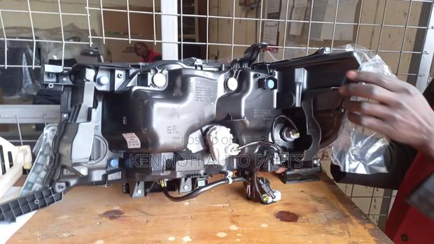200 Series 2010 Headlights Xenon - main view