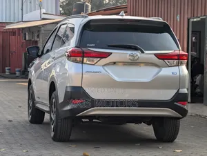 Toyota Rush 2022 Silver