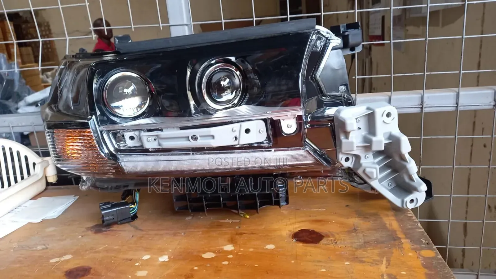 200 Series 2010 Headlights Xenon