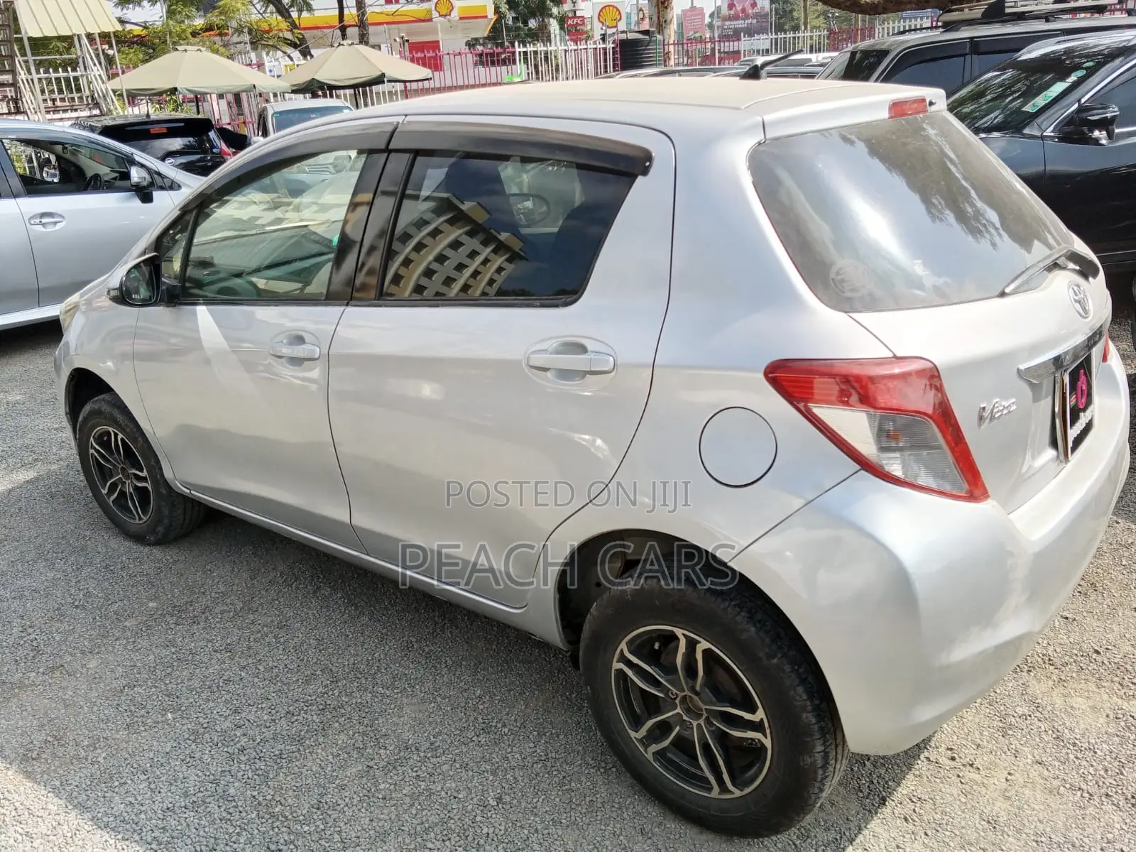 Toyota Vitz 2013 Silver
