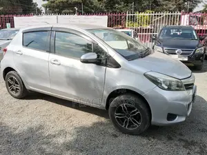 Toyota Vitz 2013 Silver