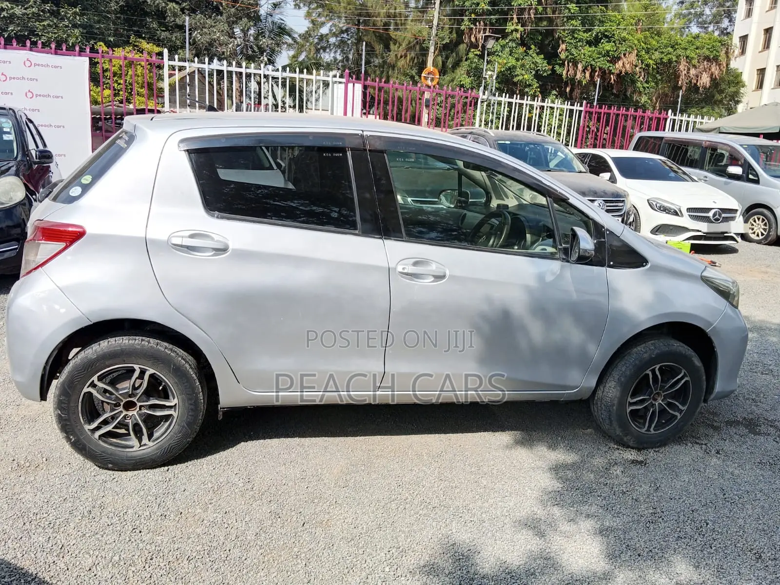 Toyota Vitz 2013 Silver