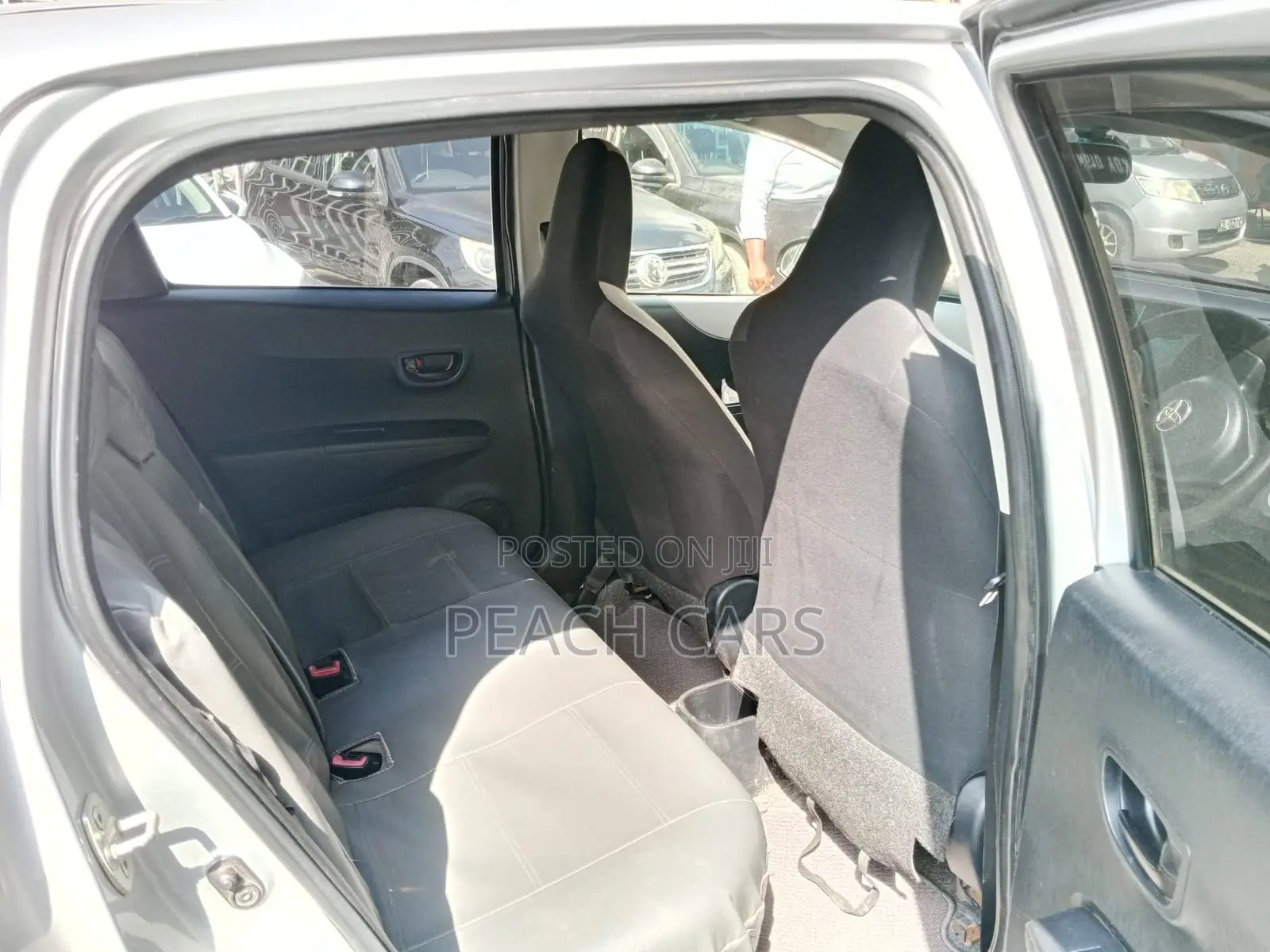 Toyota Vitz 2013 Silver
