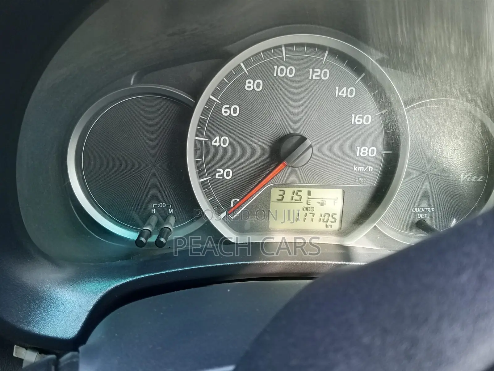 Toyota Vitz 2013 Silver
