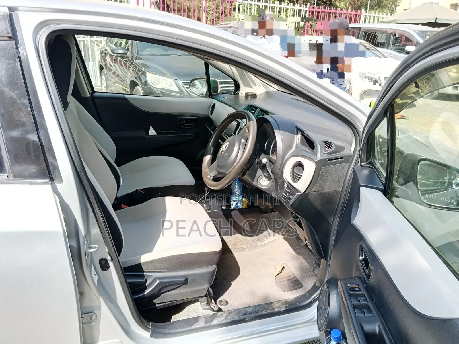 Toyota Vitz 2013 Silver