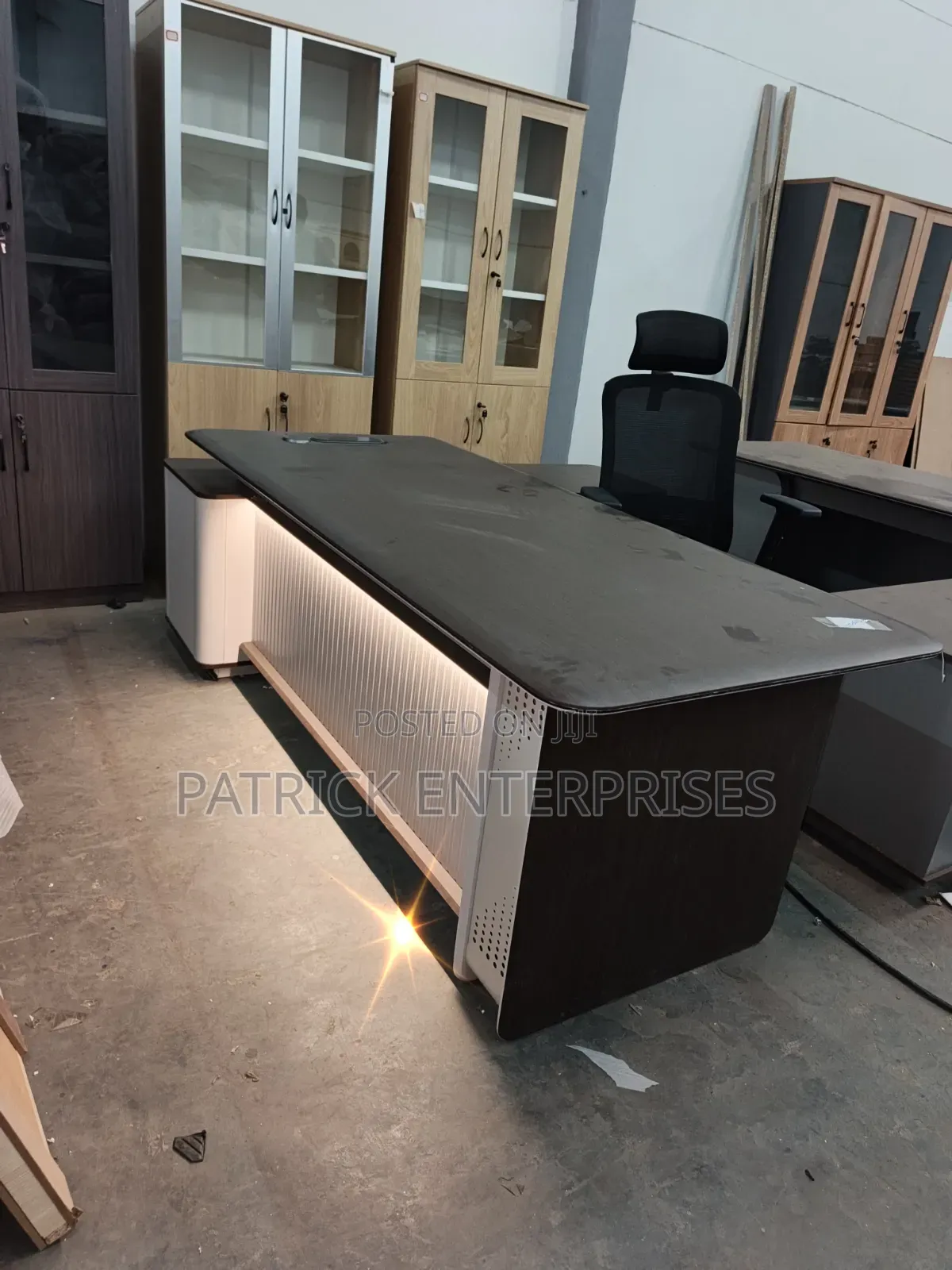 Executive Imported Modern L-Shaped Desk With LED LIGHTS 2.2 MTRS