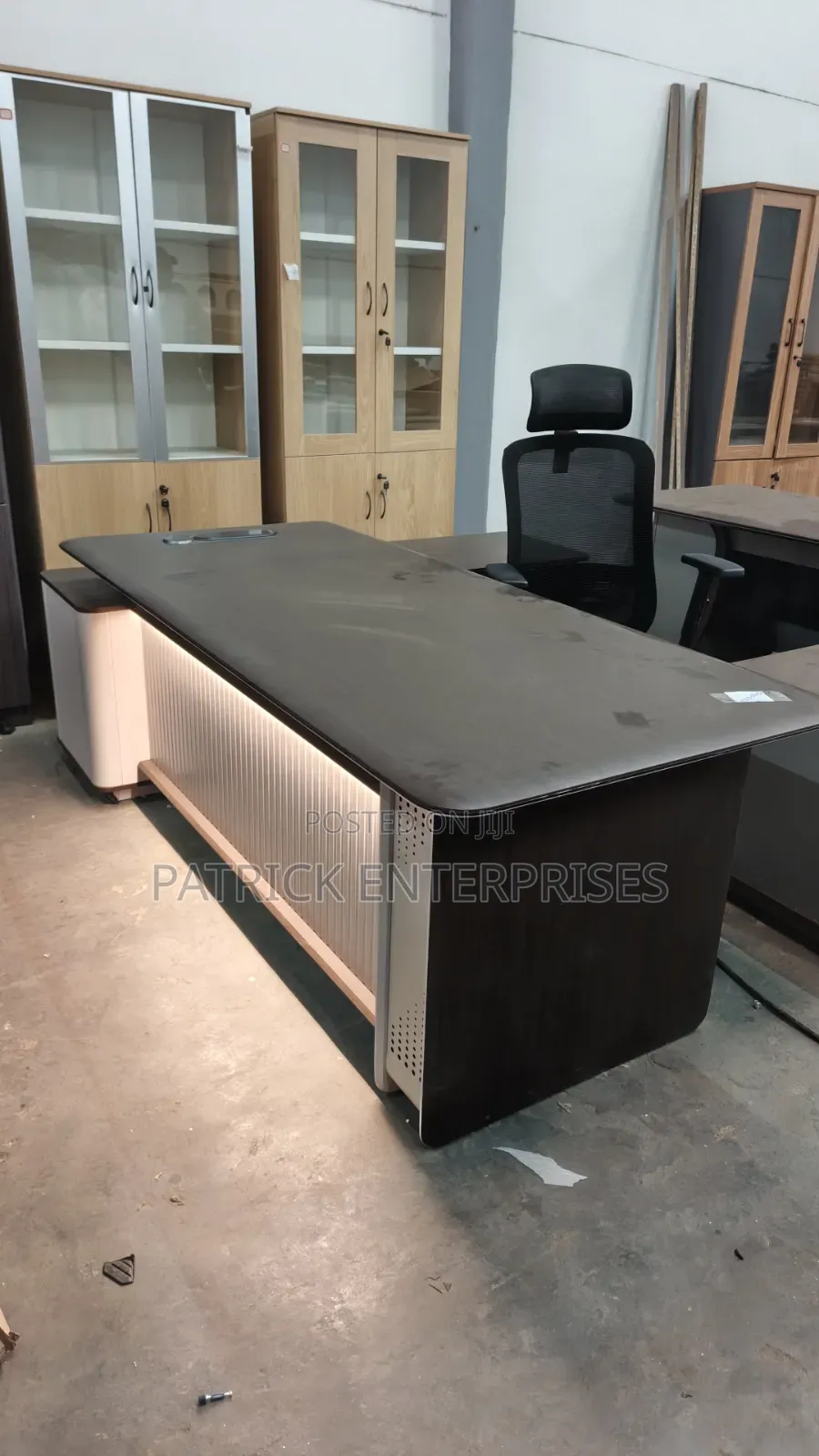 Executive Imported Modern L-Shaped Desk With LED LIGHTS 2.2 MTRS