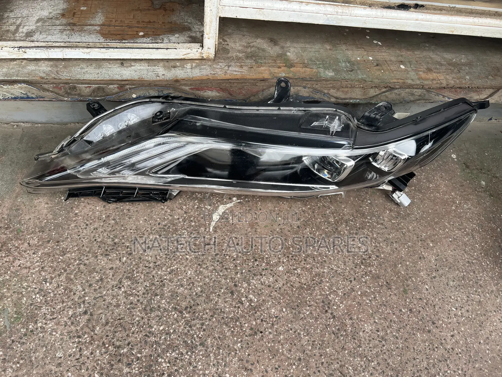 Toyota Harrier Headlight (48-147)