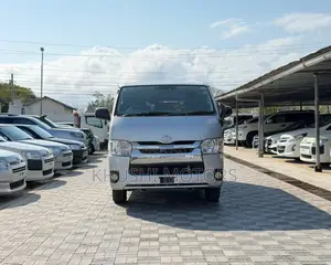 Toyota HiAce 2019 Silver