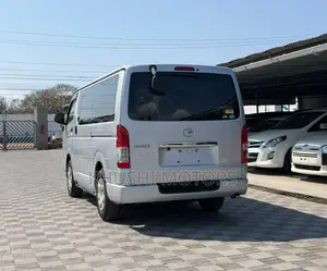 Toyota HiAce 2019 Silver