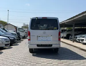 Toyota HiAce 2019 Silver